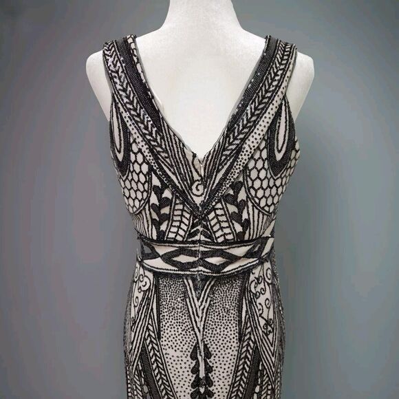 R & M RichardsWomen's Sequin Embellished Sleeveless GownSize 14 Black Beige - Picture 7 of 15